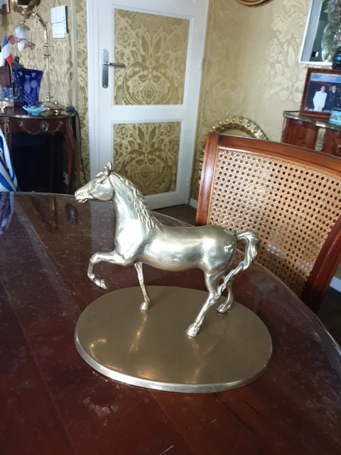 ANCIEN PETIT PYROGÈNE en BRONZE ou LAITON ? à Décor Enfant Portant une