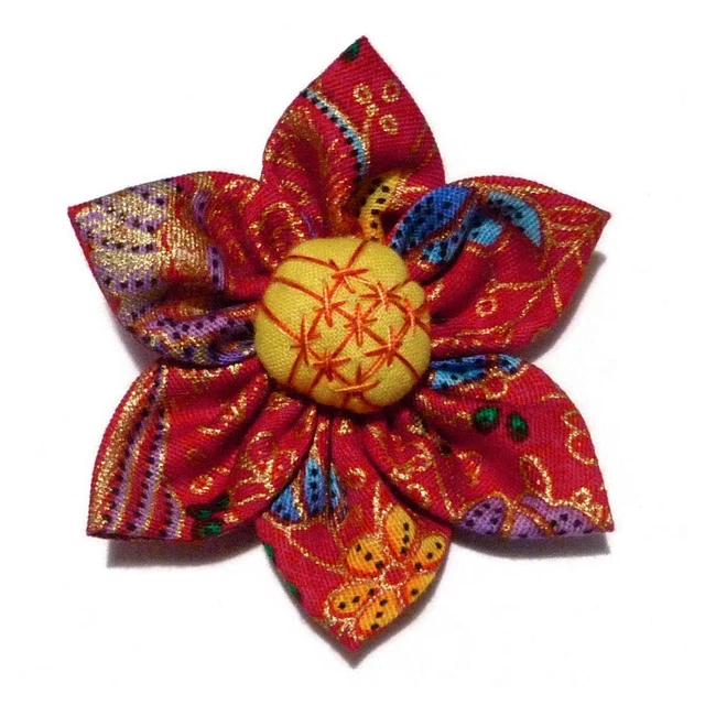 Broche Vintage Dorée En Forme De Fleur à 5 Pétales Avec Strass - Marque Lbp - Occasion