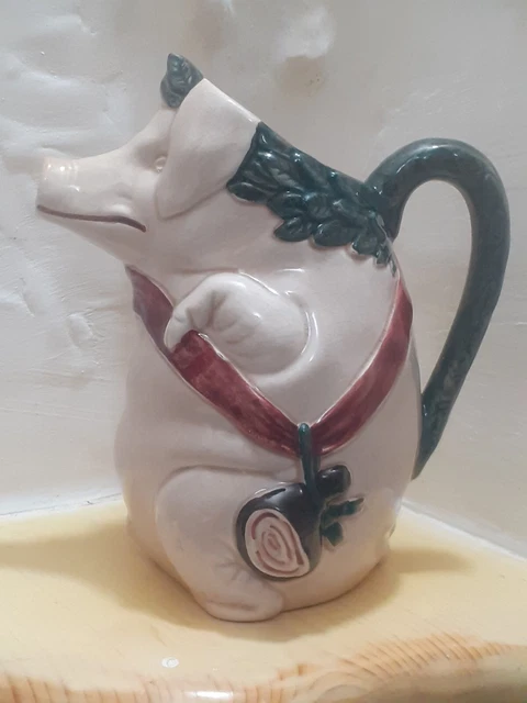 Coppia di brocche in cristallo inciso con manico, collo e coperchio in