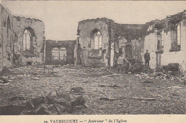 CPA GUERRE 14-18 WW1 VAUBECOURT 29 Church Interior
