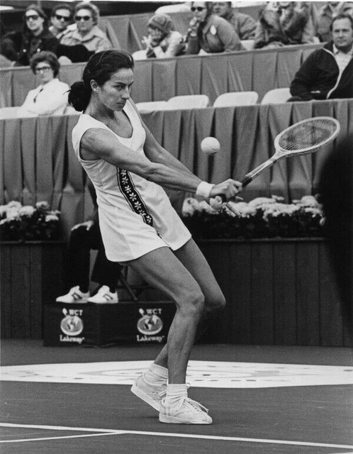 1978 Press Photo Virginia Wade trying to hit a return - Historic Images