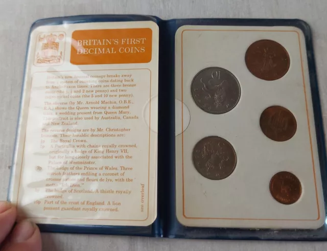 Ancienne plaquette de pièces de monnaies, Britain's First Decimal Coins, 1968