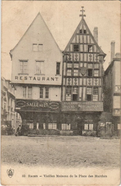 CPA REIMS Old Houses Place des Marche (989370)