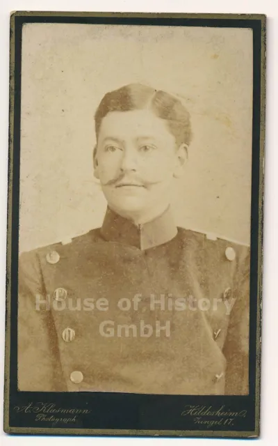 115025, Portraitfoto CDV, Offizier im Gehrock, Infanterie Regiment 74, IR 74