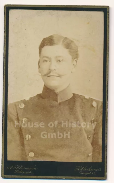 115025, Portraitfoto CDV, Offizier im Gehrock, Infanterie Regiment 74, IR 74