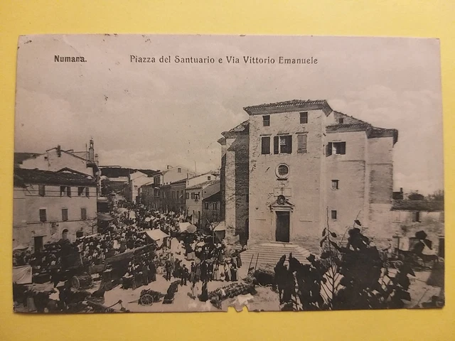 Numana (Ancona). Mercato - Piazza del santuario e Via Vittorio Emanuele.