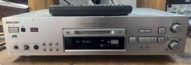 Sony MDS-JB940 QS MiniDisc ATRAC  Player Recorder Silver With Remote & New Belt.