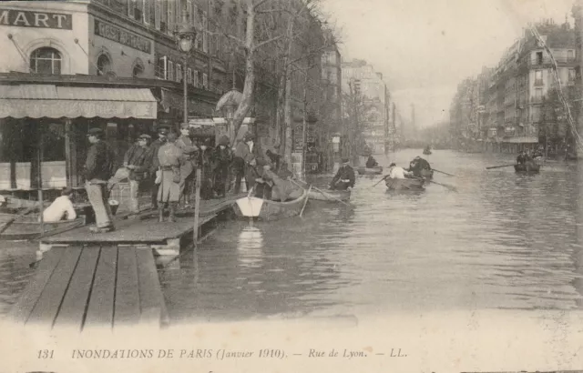 CPA 75 FLOODATION DE PARIS (January 1910) Rue de Lyon