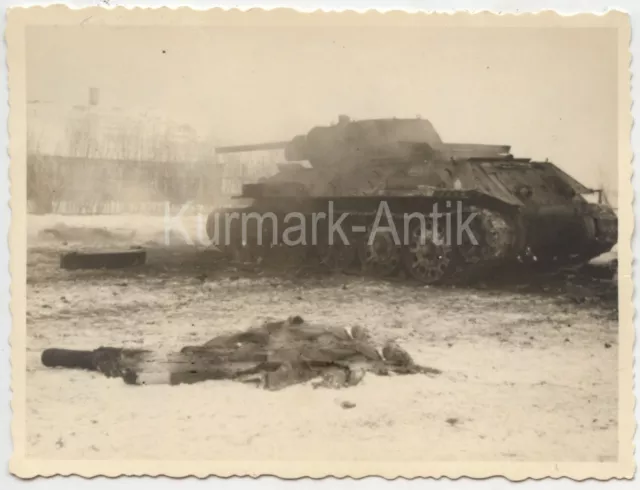 R894 Foto Wehrmacht kia Front Soldat Russland Winter Front Beute Panzer T34