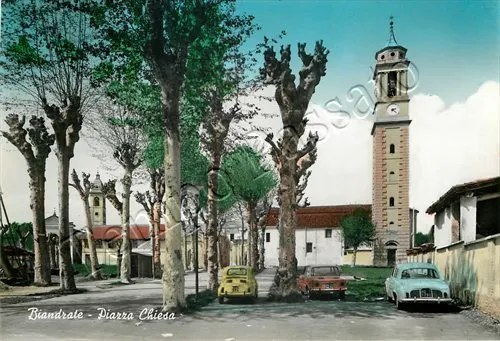Cartolina di Biandrate, automobili e chiesa - Novara