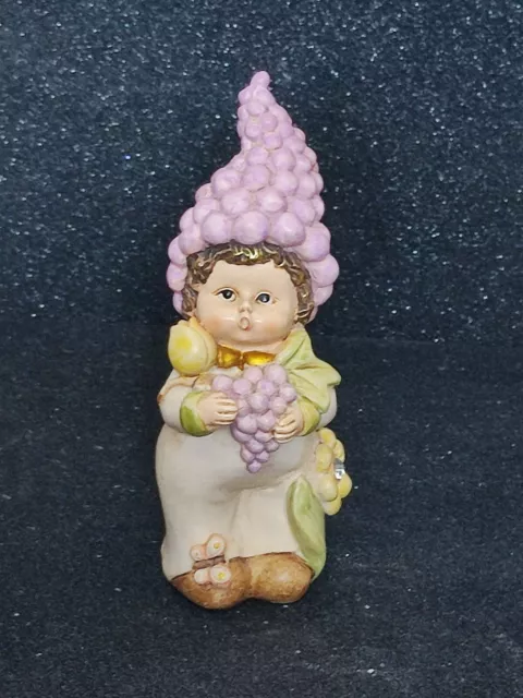 STATUINA Bambina con uva in porcellana biscuit , da collezione, ed limitata