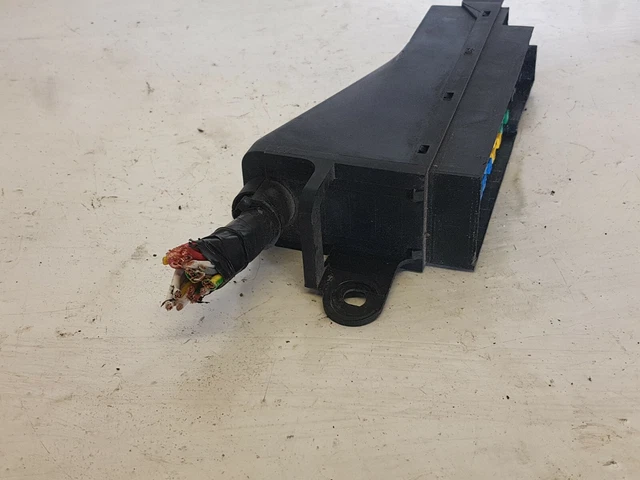 BOITE À FUSIBLE compartiment moteur pour renault clio 1 de 5 portes