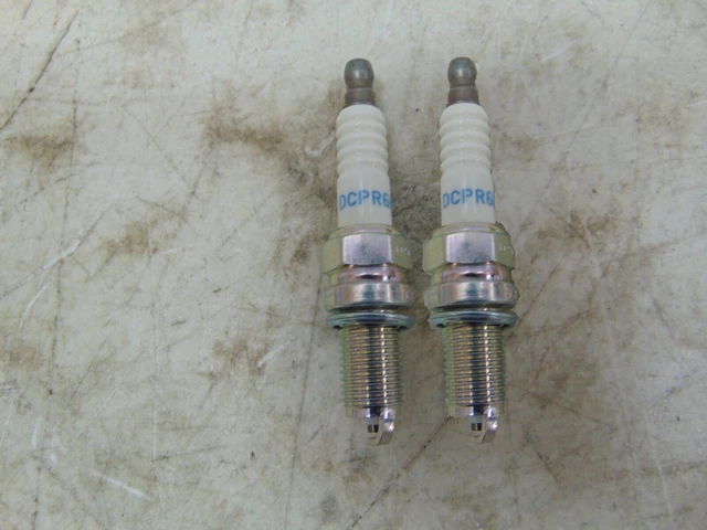 NGK Resistencia Sparkplug DCPR6E Para Victory V106 Vegas Jackpot 2009-2014