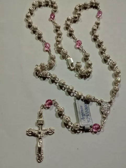 Collana Rosario in argento con grani effetto traforato e cristalli rosa