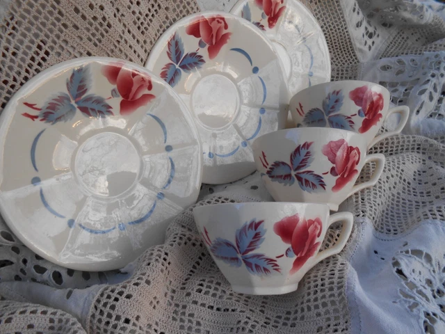 5 TASSES ET sous tasses de café anciennes fabriquées en Czechoslovakia 5 TASSES ET sous tasses de café anciennes fabriquées en Czechoslovakia
