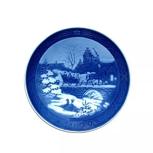 Royal Copenhagen 1999 Christmas Plate - "The Sleigh Ride" (1901099)