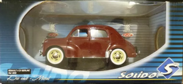 Renault 4CV Berline (Réf. 8059) 1954 Rouge SOLIDO 1:17 1:18
