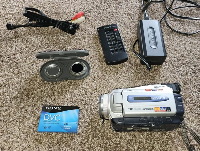 Sony DCR-TRV25 Digital Handicam Camcorder w/ 2.5" LCD, MiniDV