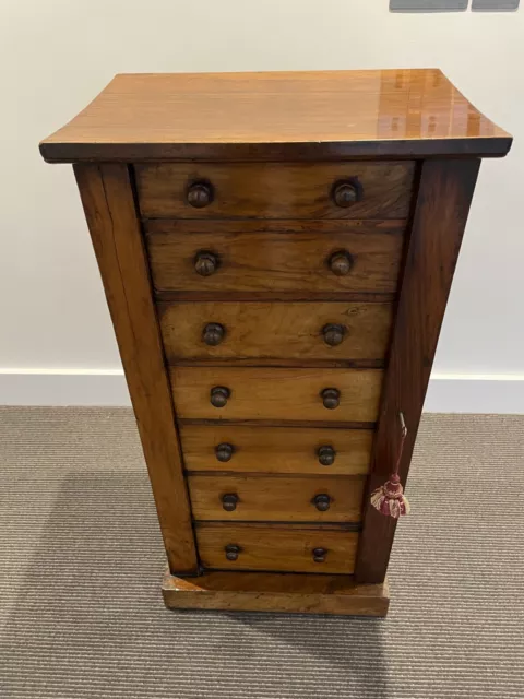 Victorian Figured Walnut Wellington Chest Of Drawers With 7 Graduated Drawers 2