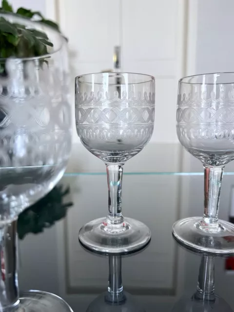 Verres Soufflés décorés d'une Frise Gravée - Verres à Eau ou Vin - XIXe Siècle