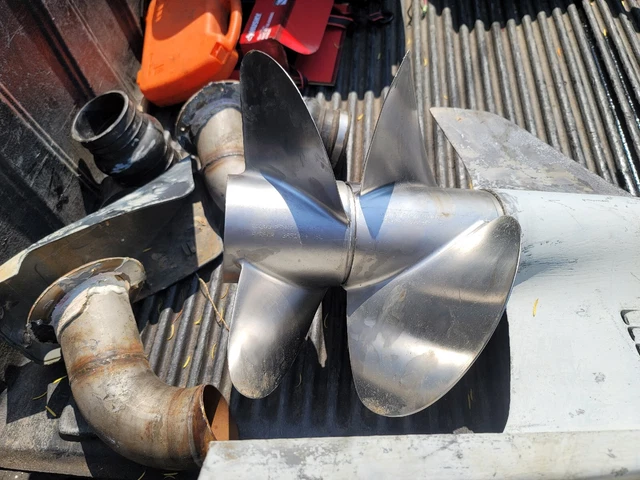 Volvo Penta Marine Boat DuoProp Propeller Set OEM 3851494 F4 3851464 3851474 Volvo Penta Marine Boat DuoProp Propeller Set OEM 3851494 F4 3851464 3851474