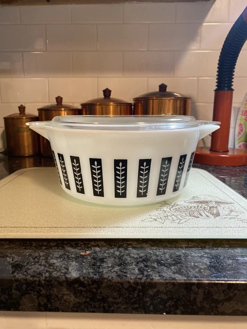 Pyrex Promotional Gourmet White And Black 2.5qt Vintage 1960s Mid Century Modern