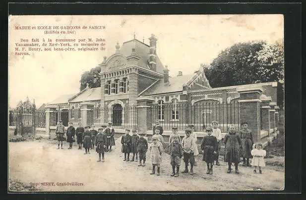 CPA Sarcus, Mairie et Ecole de Garcons 1907