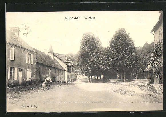 CPA Anlezy, La Place, vue de la rue 1936