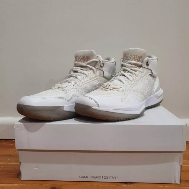 Size 11 - New Balance KAWHI White/offwhite/gold