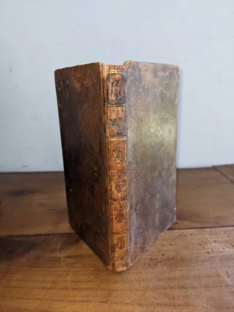 livre ancien-Les souvenirs de Caylus,sur les intrigues amoureuse de la cour-1770