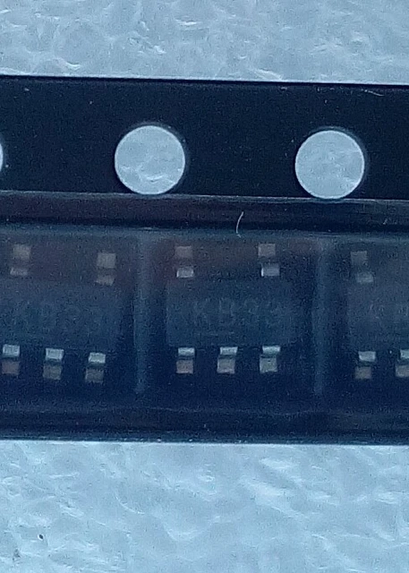 MIC5205-3.3 SMD SOT-23-5 marquage KB33 IC Chip SOT23-5 Circuits Intégrés  .C65.3