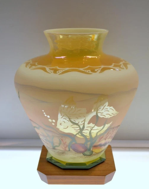 FENTON VASE Yellow Burmese Irid Sand Carved SEASCAPE 8817QZ Connoiss FREEusaSHIP 6