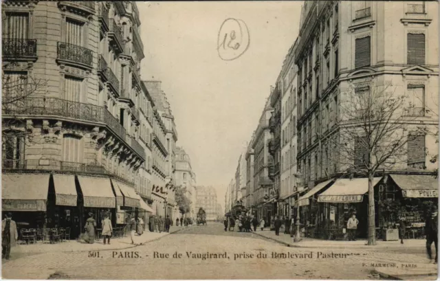 CPA PARIS 15e Rue de Vaugirard, prise du Boulevard Pasteur (65910)