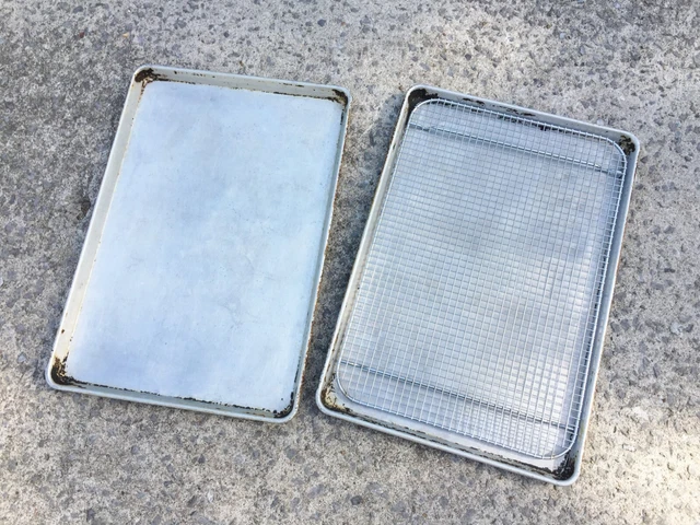Commercial Baking Sheet Pans Aluminum 26"x 18" Lot 2 &  1 Cooling Rack Bakery