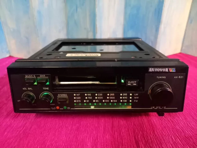 Autoradio d’epoca con cassette AUTOVOX AX-821 con slitta originale (era Voxson)