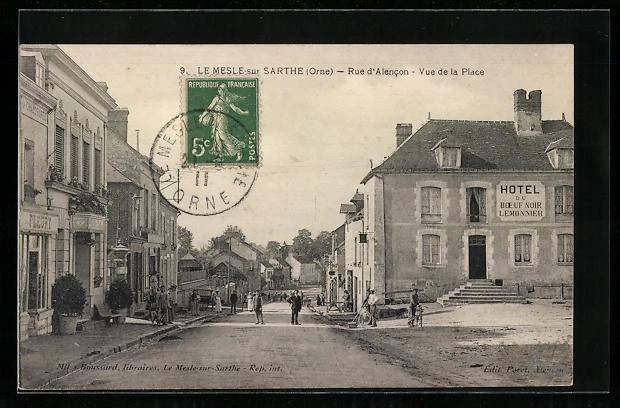 CPA Le Mesle-sur-Sarthe, Rue d´Alencon, Vue de la Place 1911