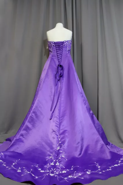 Brautkleid Lila Gr. 40 und Gr. 44 Festkleid Hochzeitskleid Schleppe Ballkleid