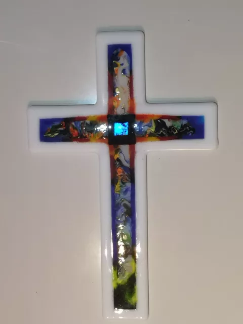 Wandkreuz Glas farbig auf weiß 45x29cm von ERWIN PLANK - Einzelstück Handarbeit