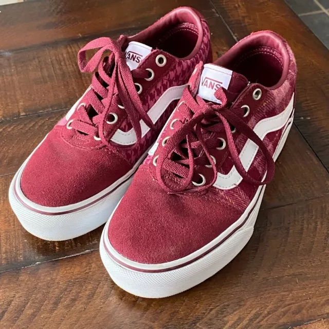 VANS Womens Burgundy Plaid Skateboarding Tennis Shoes Low Top Womens Size 6.5