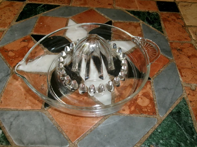 Ancien Presse-citron En Verre Moulé Vintage - Diamètre 14cm Avec Bec Verseur, Manuel