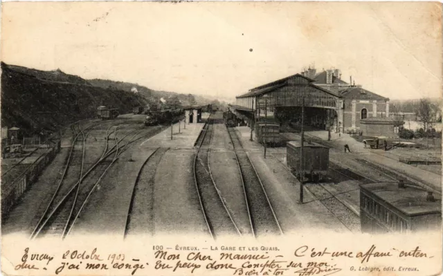 CPA ÉVREUX - La Gare et les Quais (297260)