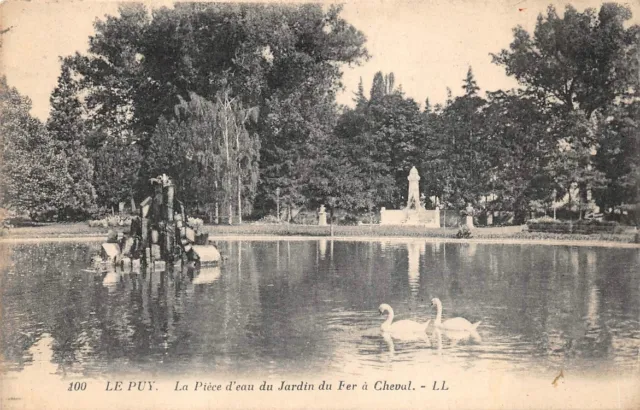 LE PUY - la pièce d'eau du Jardin du Fer à Cheval