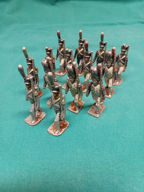 LOT DE 29 anciennes FIGURINES SOLDATS MILITAIRES en ALU de QUIRALU. Spahis ? EUR 65,00 - FR