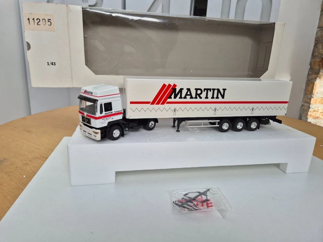 Miniature Eligor 1/43 - Camion Freightliner Michelin / Tracteur Renault - Métal - Bon état