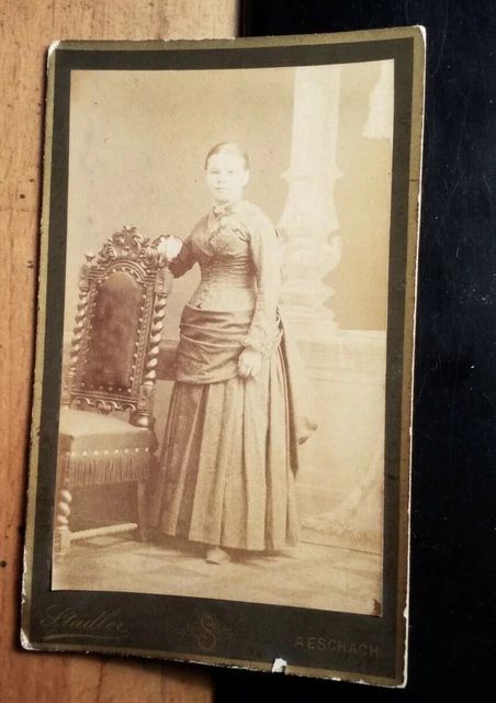 Mädchen im Reifrock ? Stuhl - Kulisse ca. 1880er CDV Stadler Aeschach bei Lindau