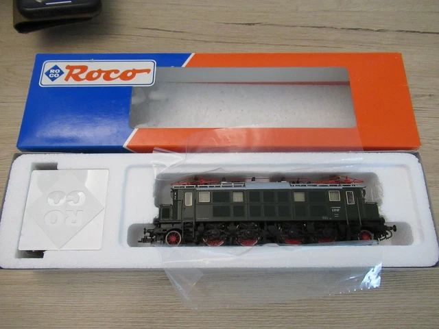 Roco 04197 E-Lok ÖBB BR 1044.27 H0 (Neuf avec emballage d'origine) à St