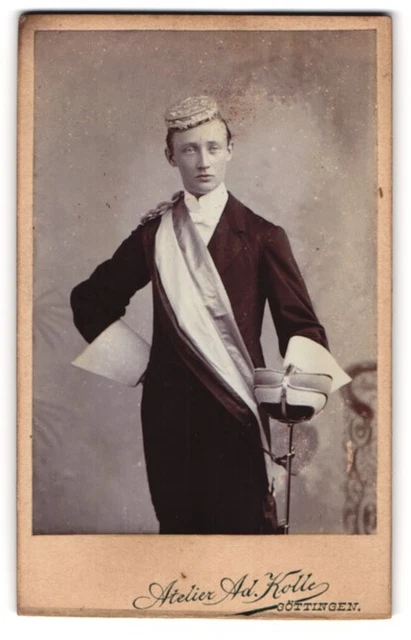 Fotografie Atelier Ad. Kollem Göttingen, Portrait junger Student im Anzug mit S