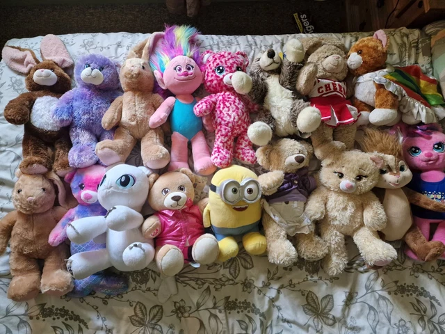 Pacchetto di lavoro Build A Bear lotto 17 orsi + pacchetto vestiti in ottime condizioni