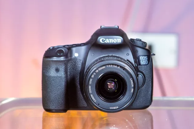 Canon EOS 60D + EF-s 18-55mm II - Buone condizioni funzionali 2