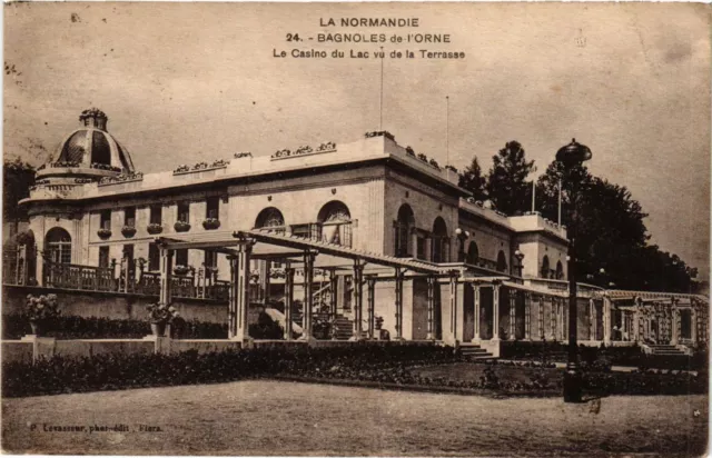 CPA BAGNOLES-de-l'ORNE - Le Casino du Lac vu de la Terrasse (355338)